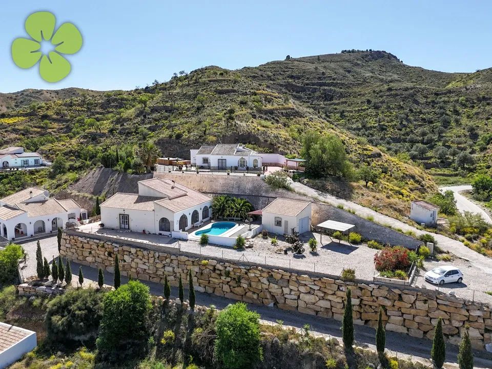 Single Story Villa with Garage and Views